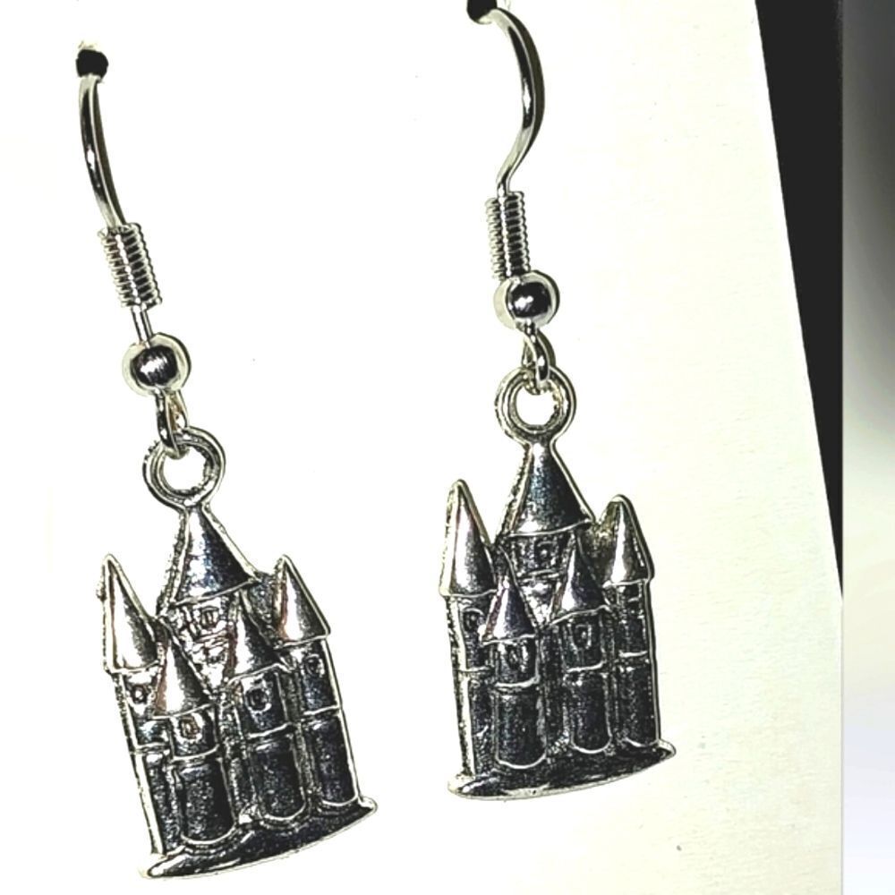 Vintage Castle Super Cute Retro Earrings - Picture 4 of 4